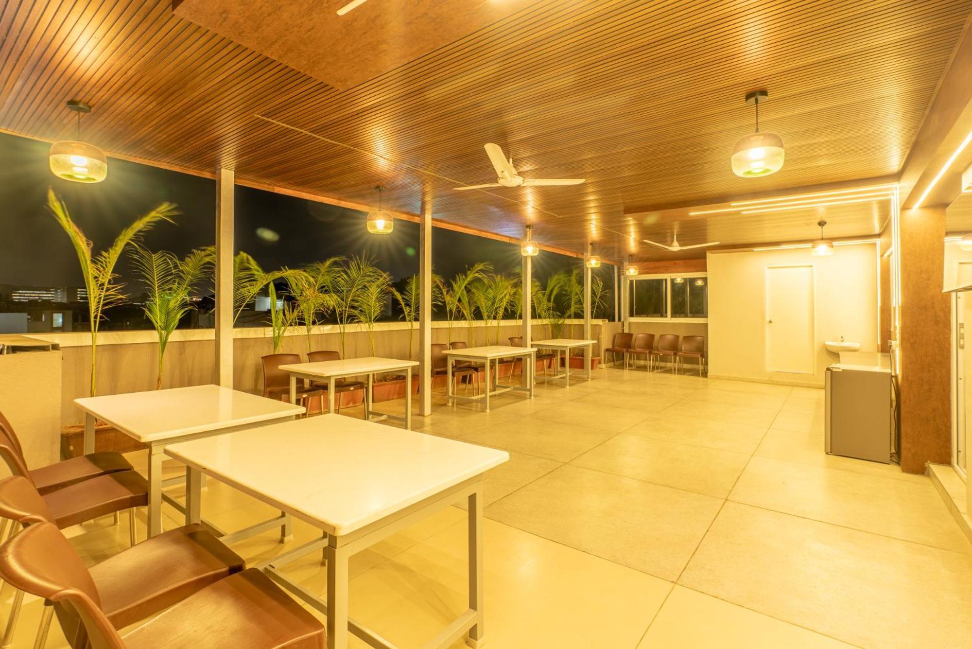 Seasons Suites Koramangala Бангалор Екстериор снимка